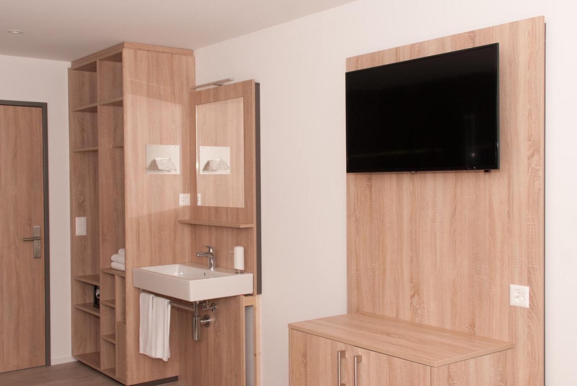 Hotel Traube Garni Kuttigen Ruang foto