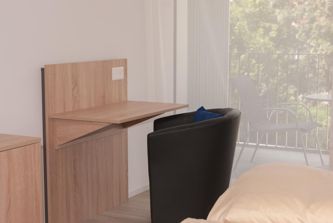 Hotel Traube Garni Kuttigen Bagian luar foto