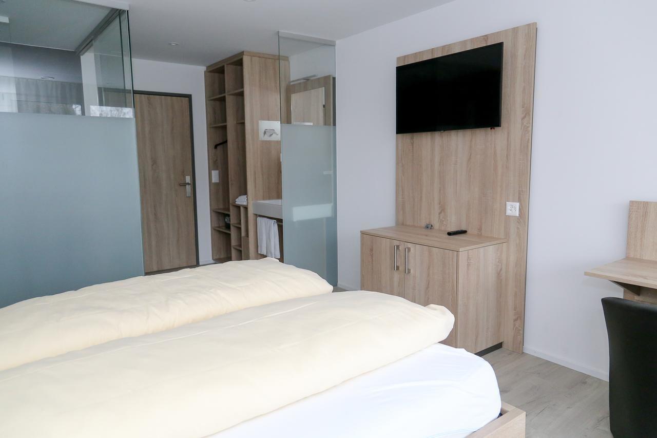 Hotel Traube Garni Kuttigen Bagian luar foto