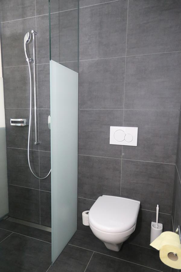 Hotel Traube Garni Kuttigen Bagian luar foto