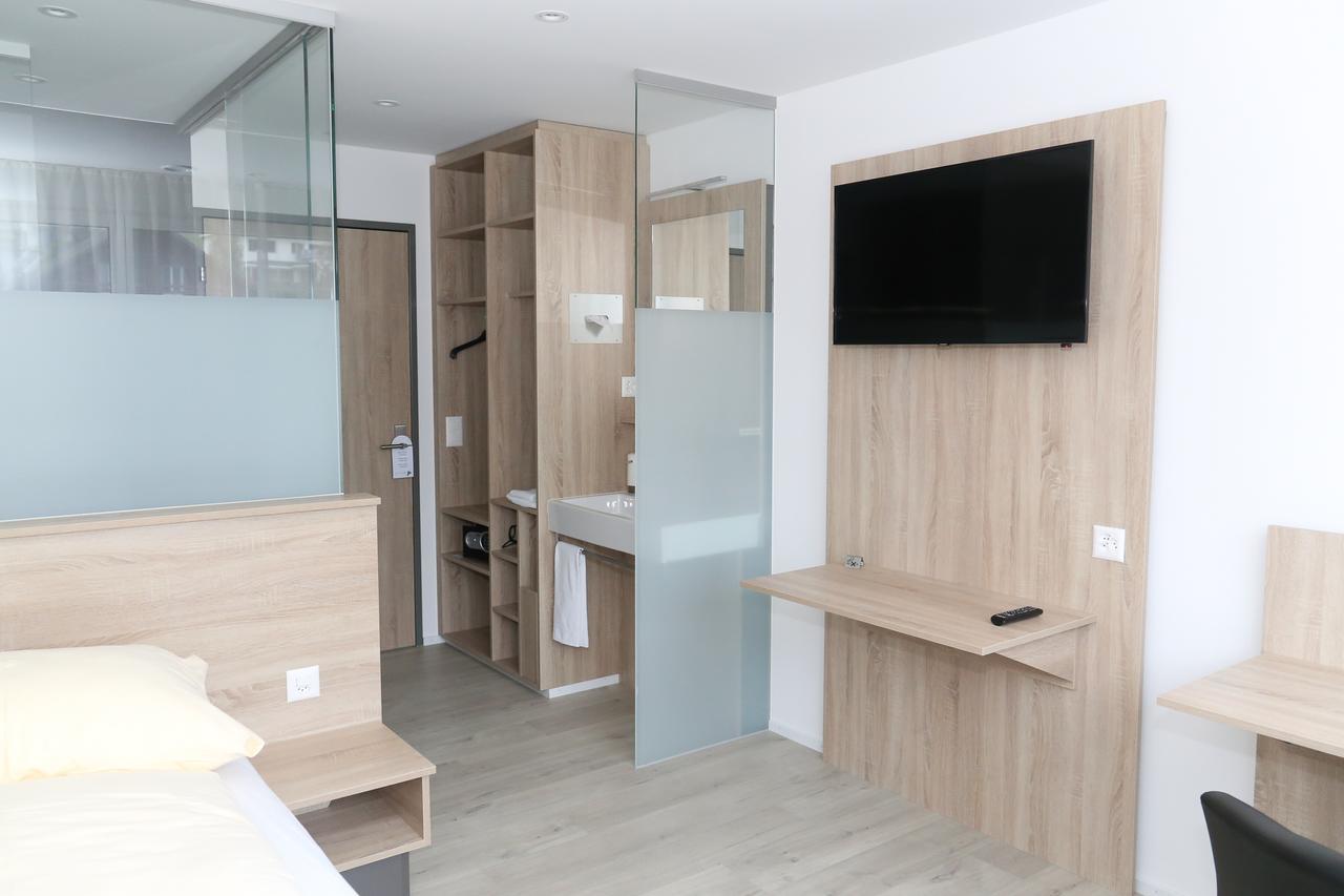 Hotel Traube Garni Kuttigen Bagian luar foto