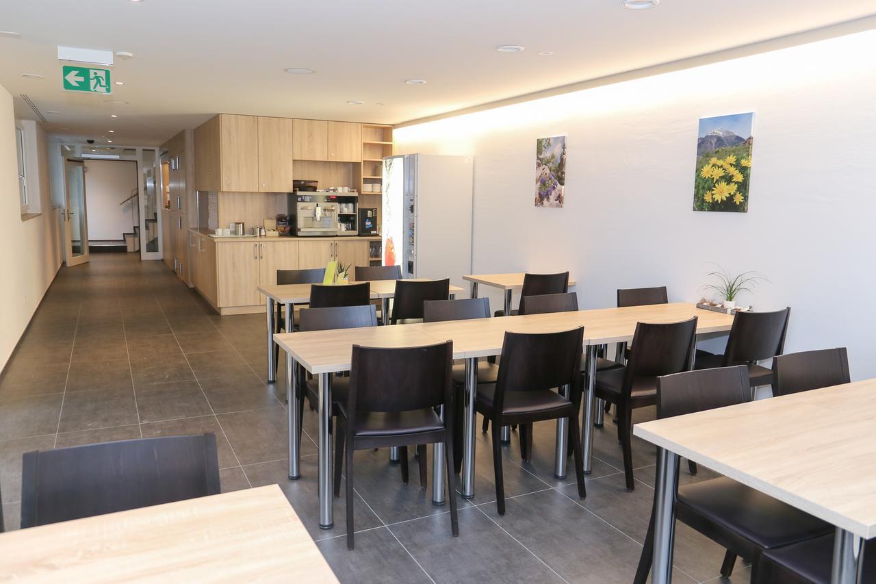 Hotel Traube Garni Kuttigen Bagian luar foto