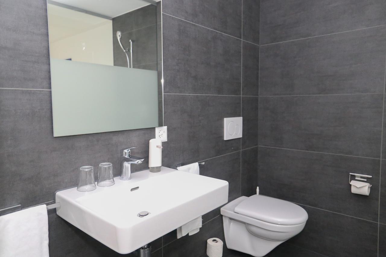 Hotel Traube Garni Kuttigen Bagian luar foto