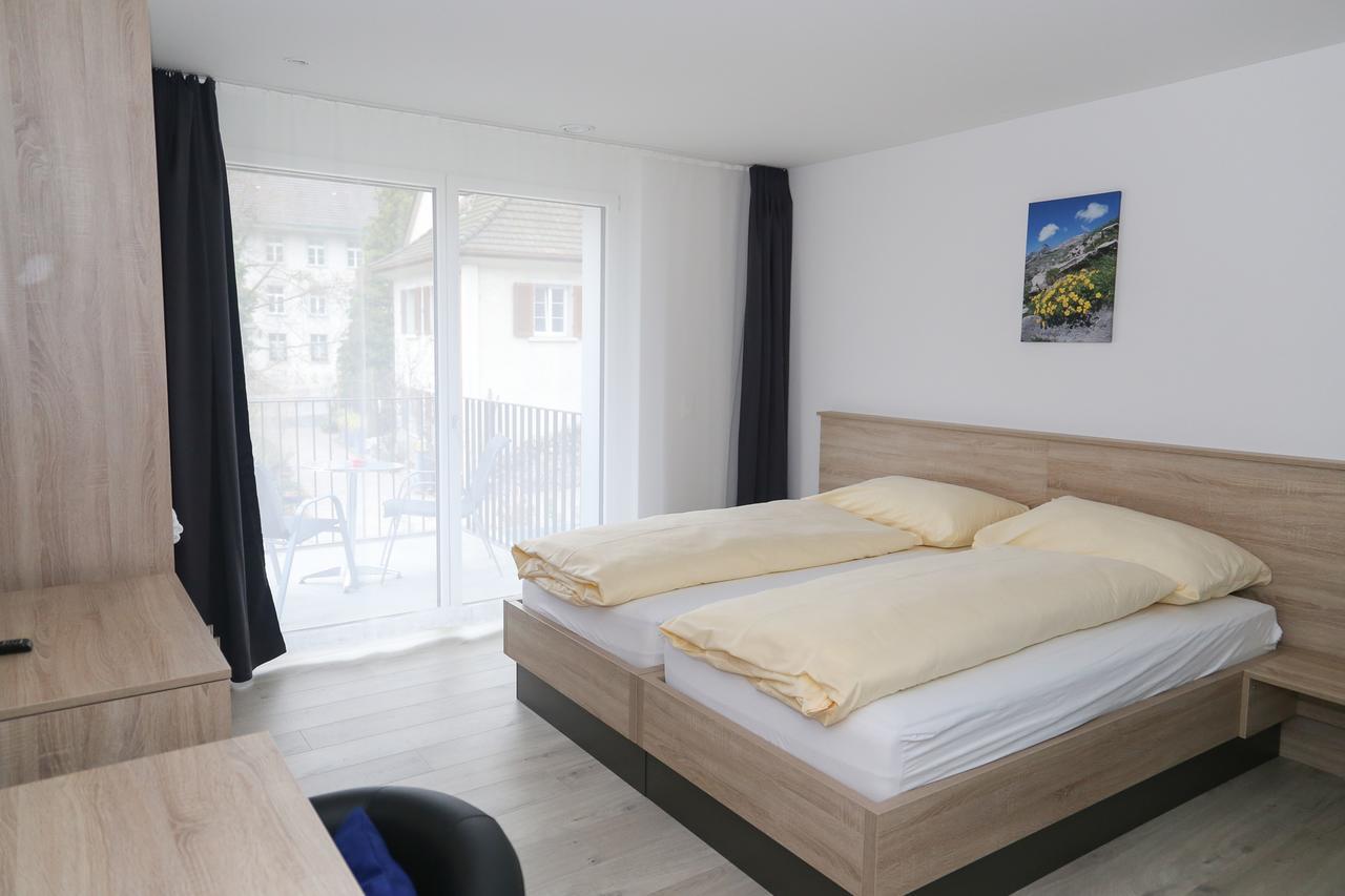 Hotel Traube Garni Kuttigen Bagian luar foto