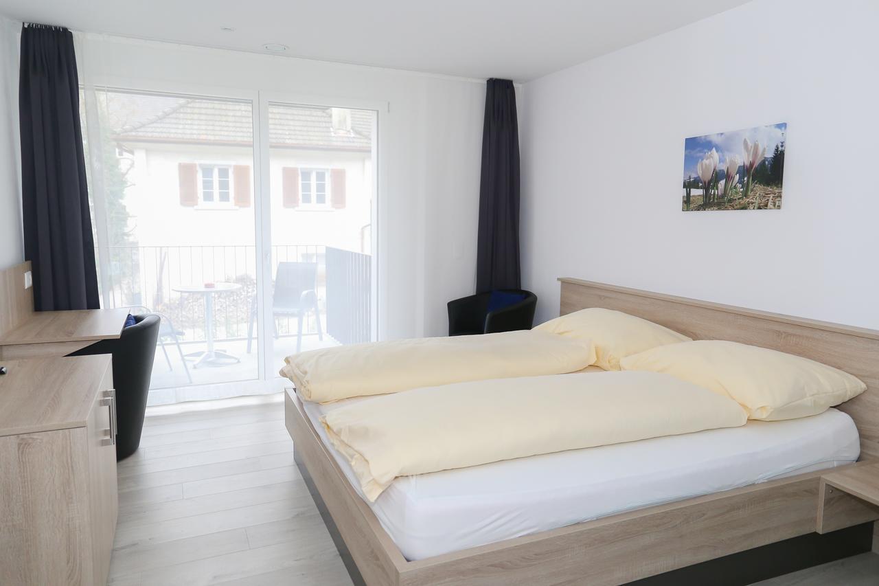 Hotel Traube Garni Kuttigen Bagian luar foto