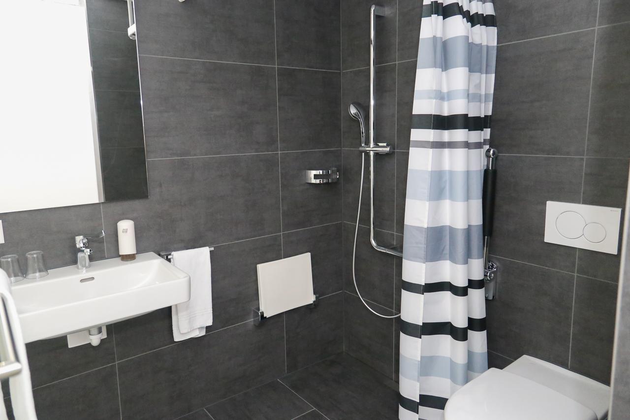 Hotel Traube Garni Kuttigen Bagian luar foto